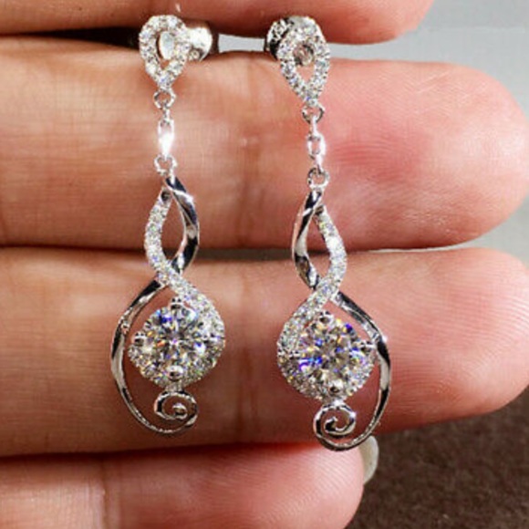 Jewelry - New 925 Sterling Silver Beautiful 🎼 Earrings